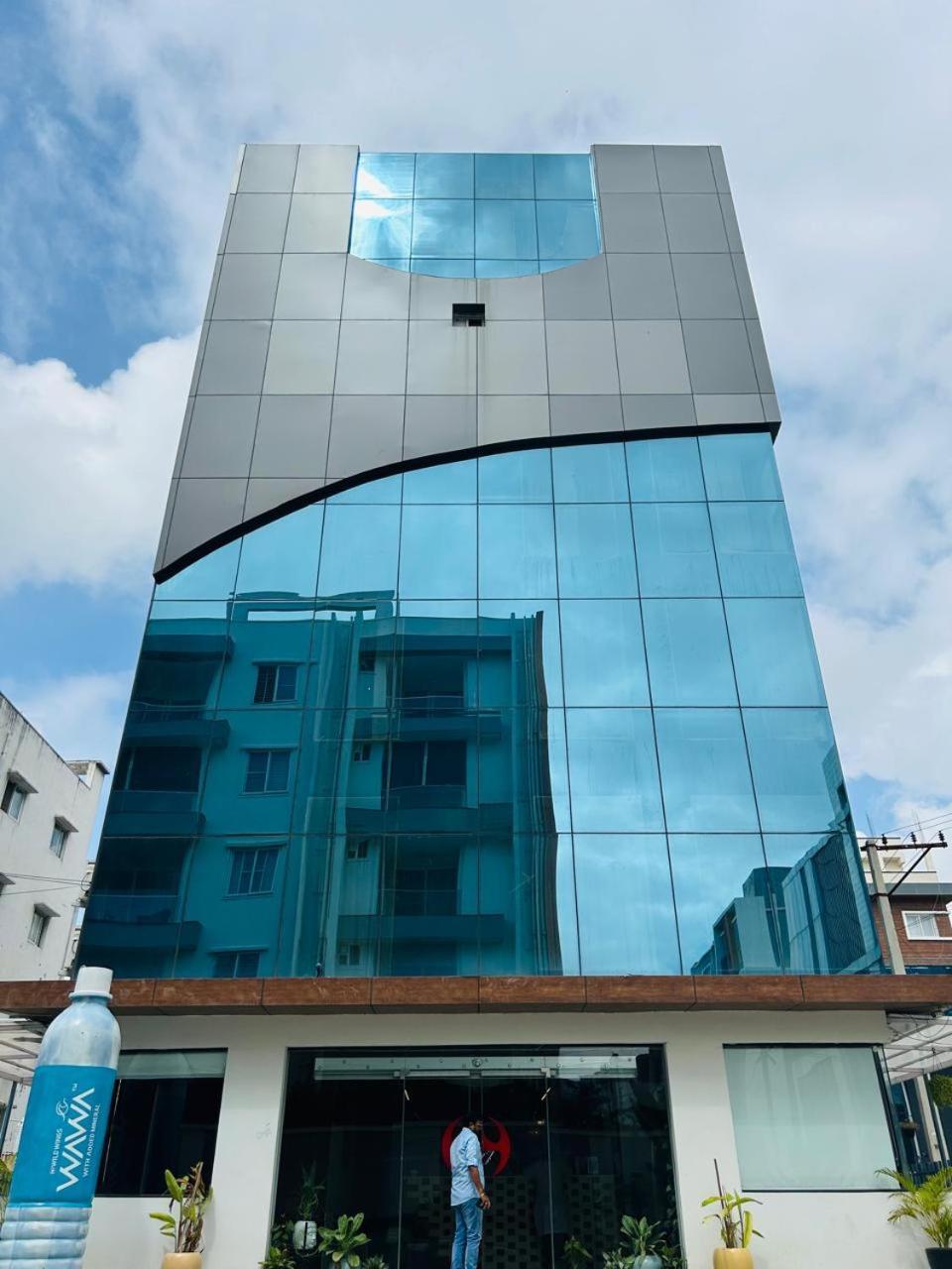 Wild Wings Premium Hotel Hyderabad Exterior foto